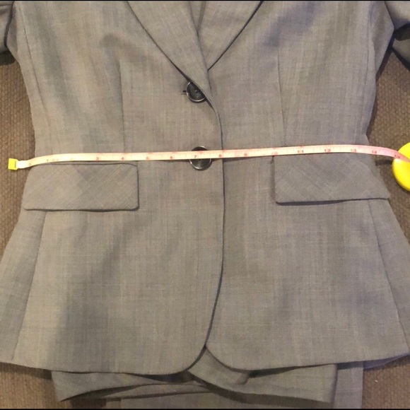 Tahari pants and blazer suit. - Picture 2 of 7